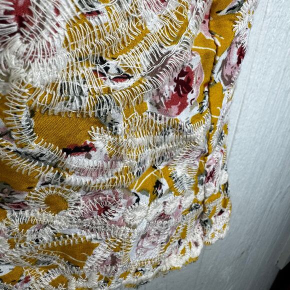 Solitaire Boho Floral Embroidered Tunic Blouse Crew Neck 3/4 Bell Sleeve Size M - Picture 7 of 8